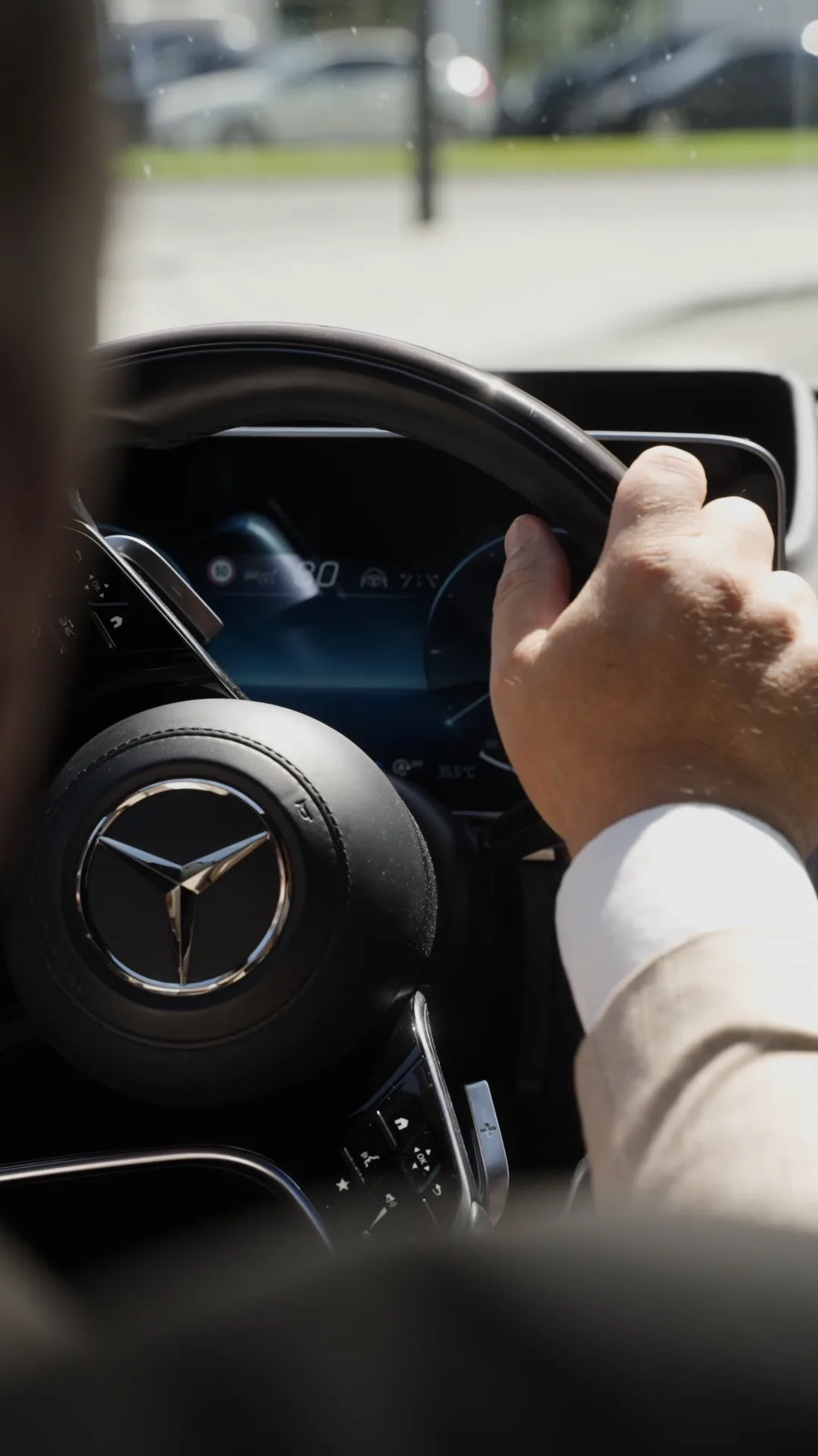 Automobil kojim dolazimo na privatnu večeru.